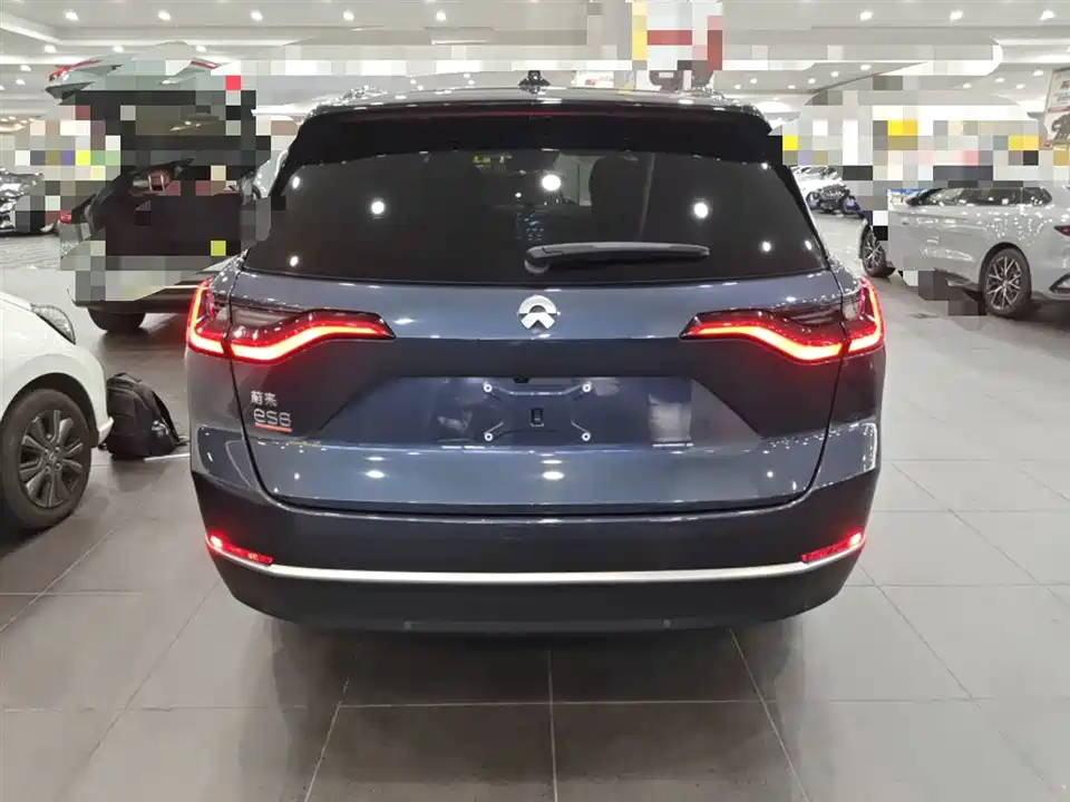 NIO ES8