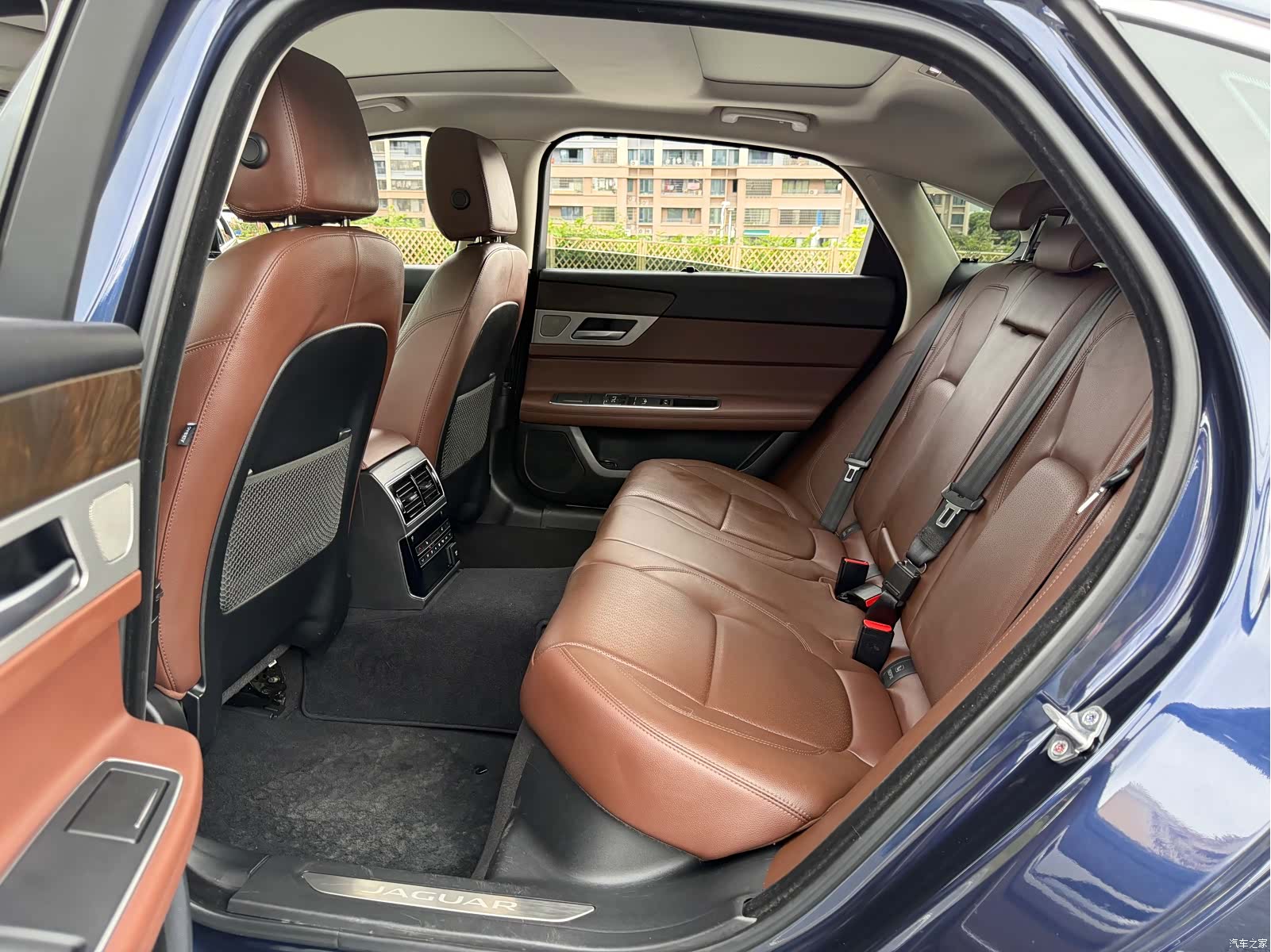 Land Rover XFL, 2019 12