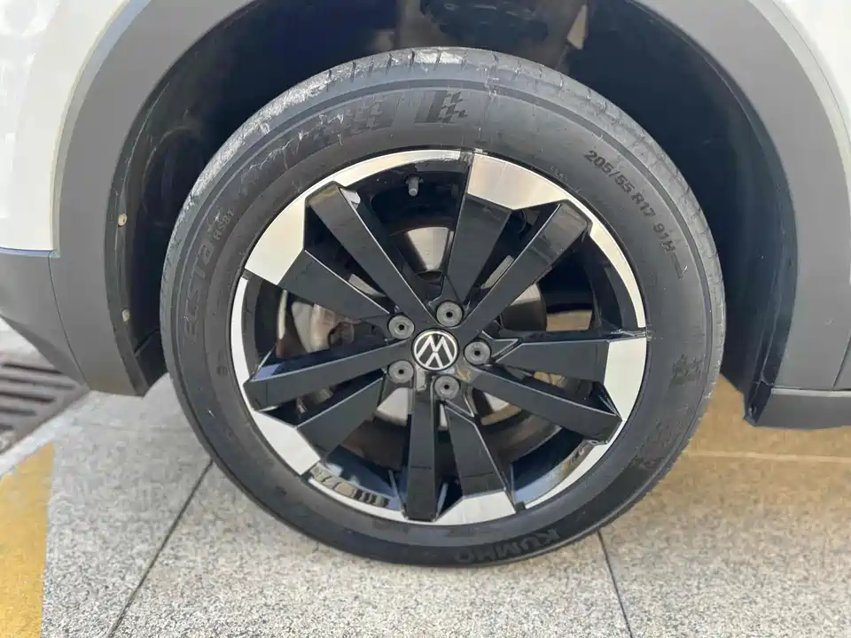 Volkswagen Exploring the shadow