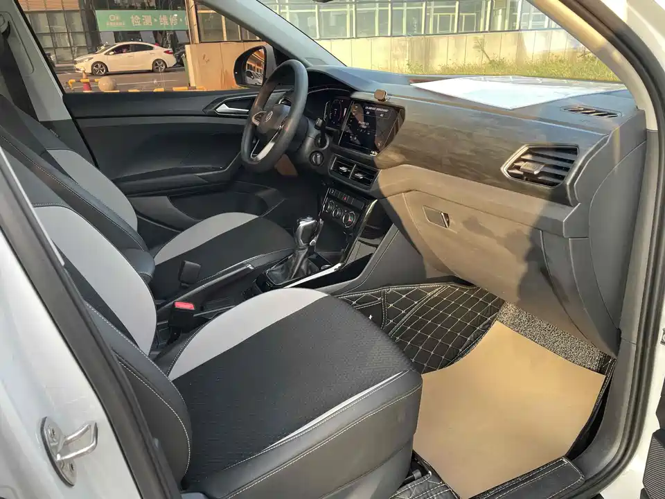 Volkswagen Exploring the shadow