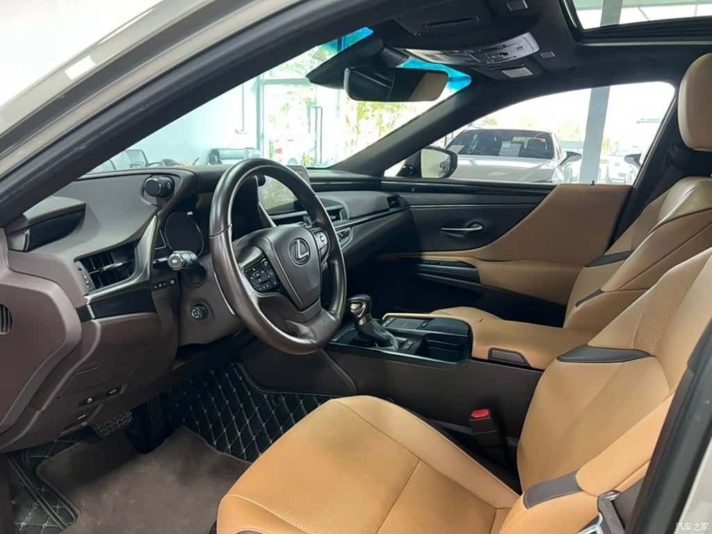 Lexus ES, 2021 4
