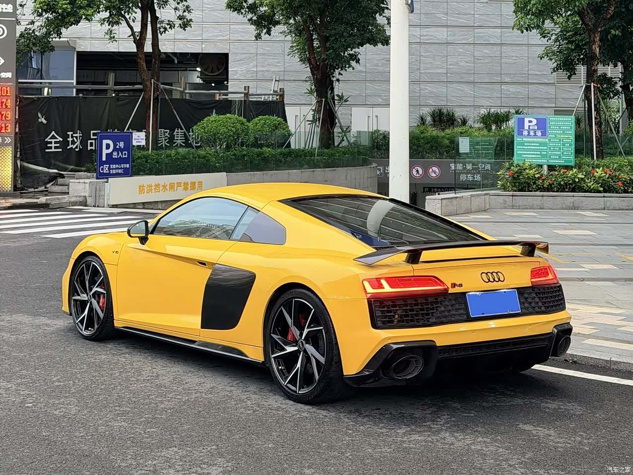 Audi R8, 2023 все фото