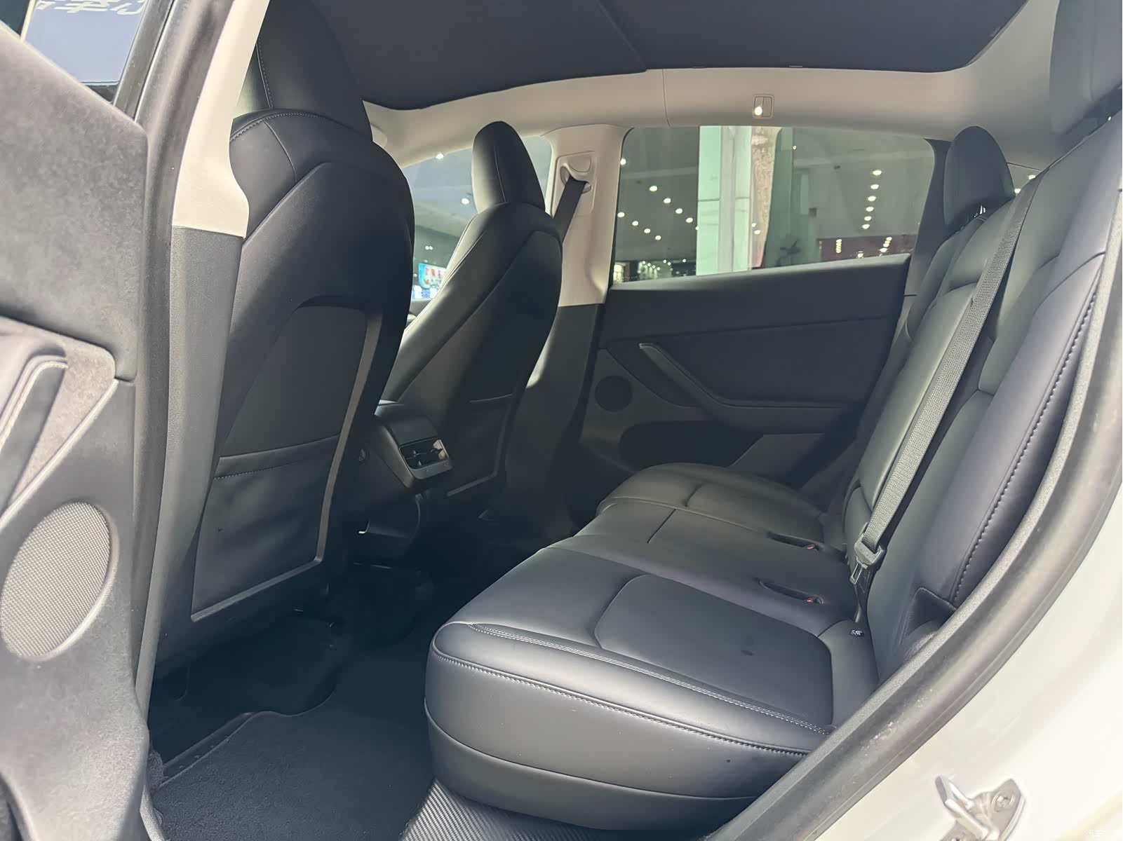 Tesla Model Y, 2023 7