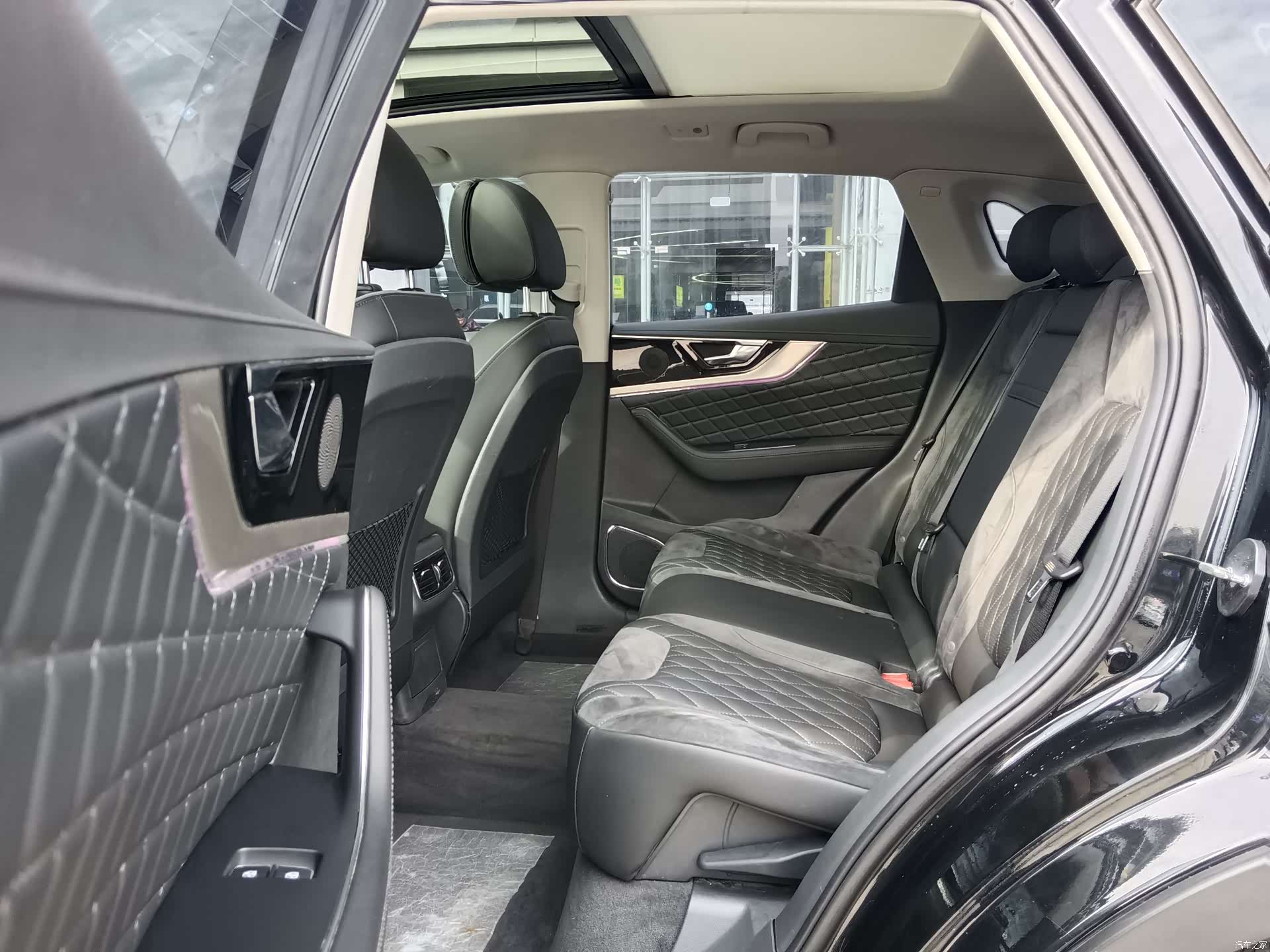 Hongqi HS5, 2020 10