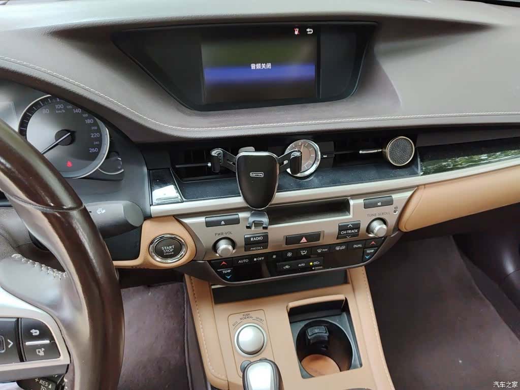 Lexus ES, 2016 6