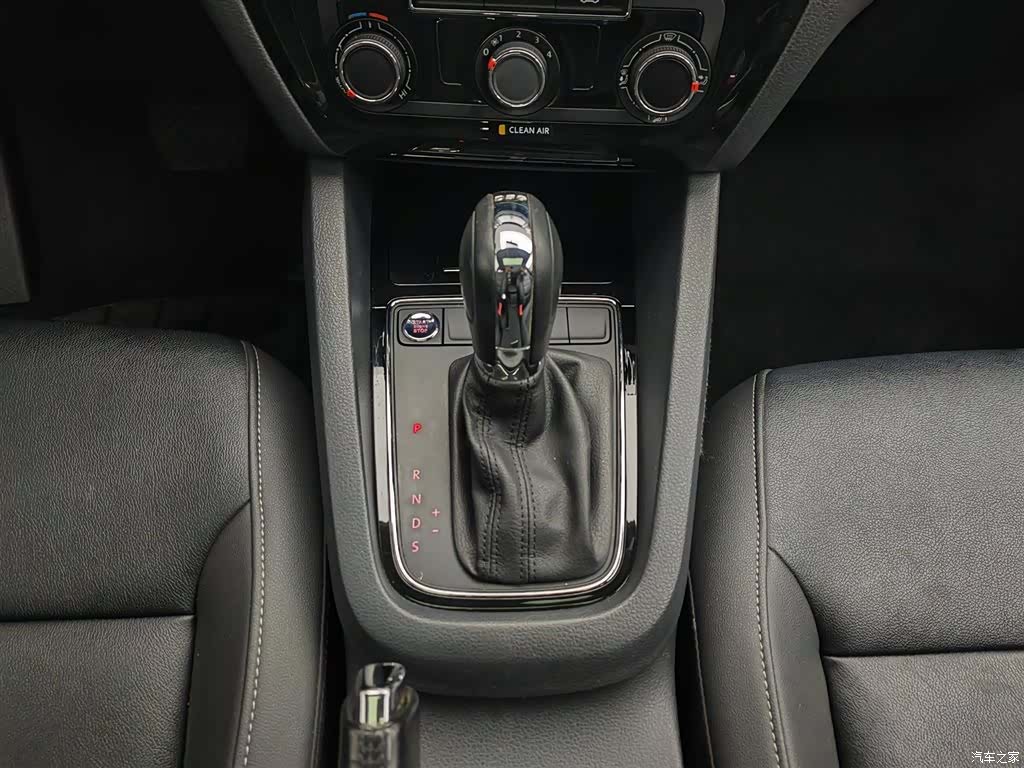Volkswagen Sagitar, 2019 13