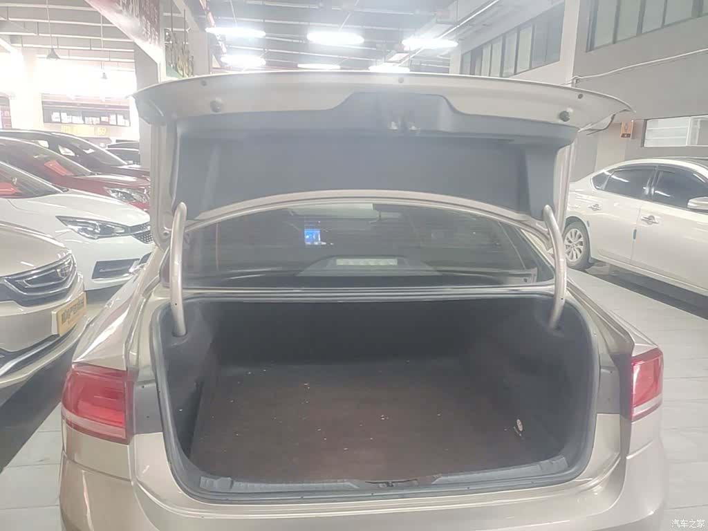 Volkswagen Lamando, 2016 19