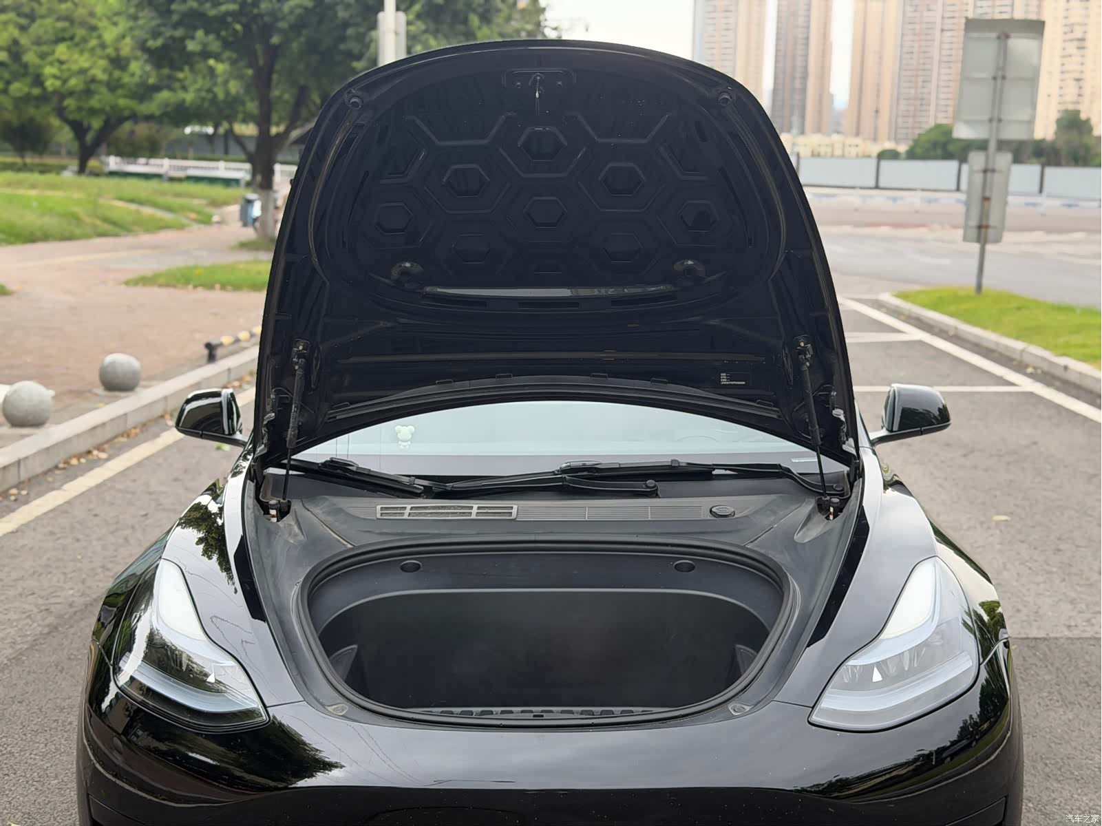 Tesla Model 3, 2023 26