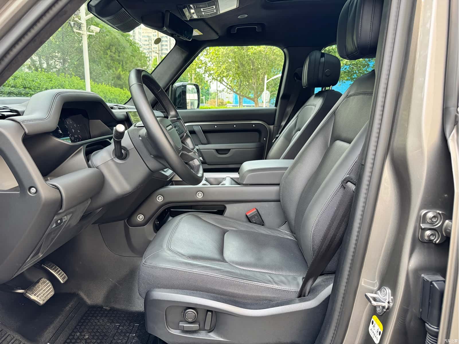 Land Rover Defender, 2025 9