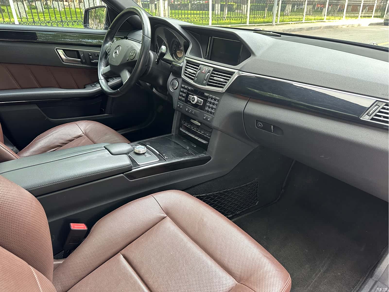 Mercedes-Benz E-Class, 2012 24