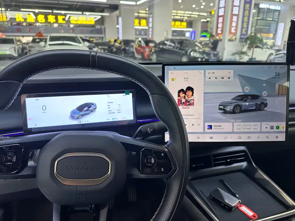 Lynk & Co 07 EM-P
