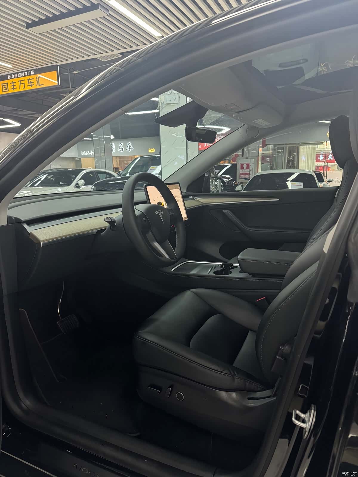 Tesla Model Y, 2023 6