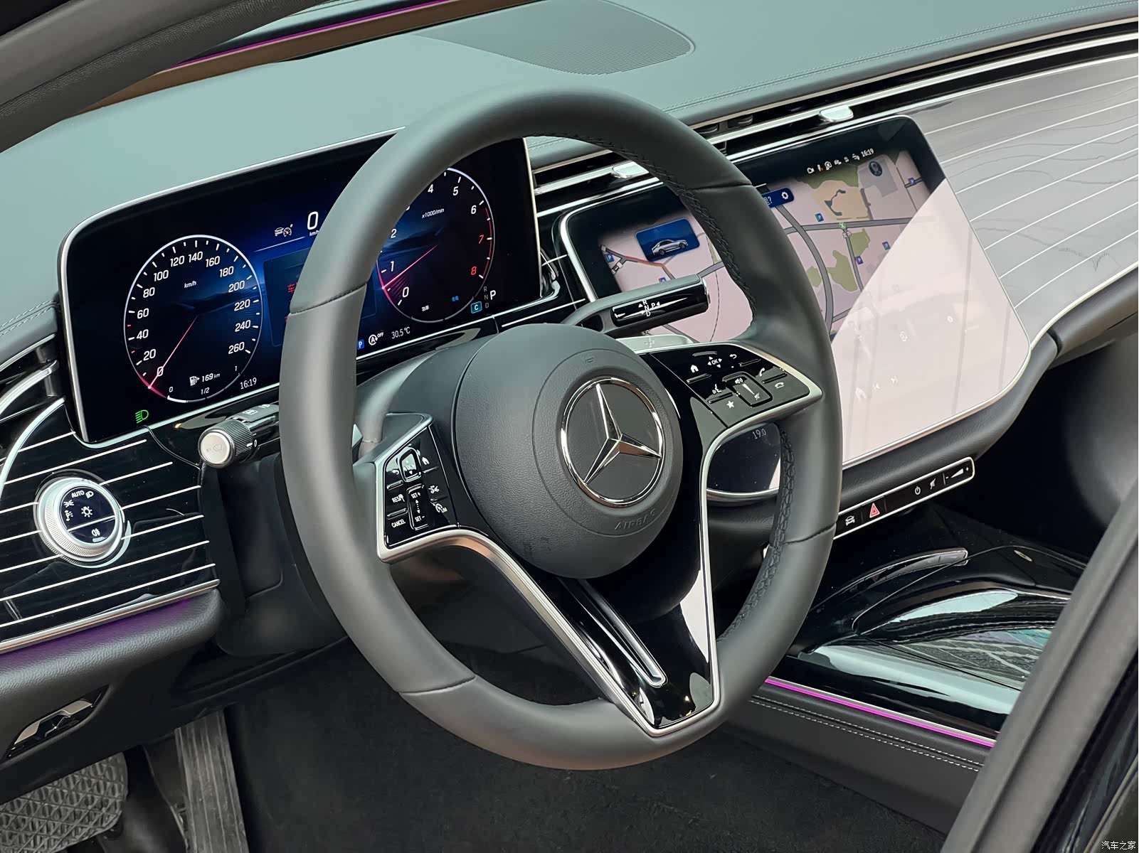Mercedes-Benz E-Class, 2025 15