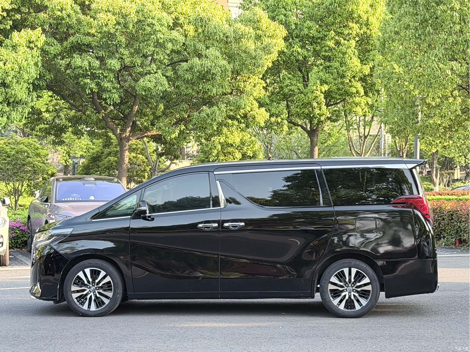 Toyota Alphard, 2019 4