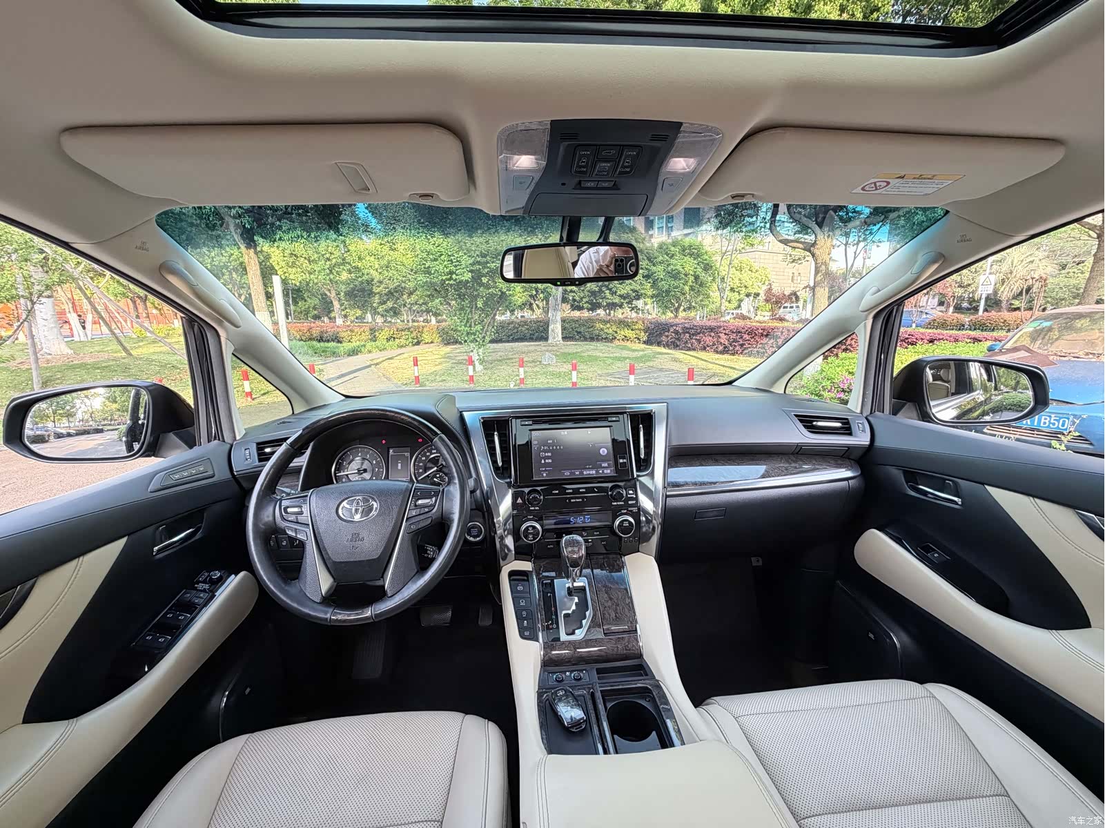 Toyota Alphard, 2019 10