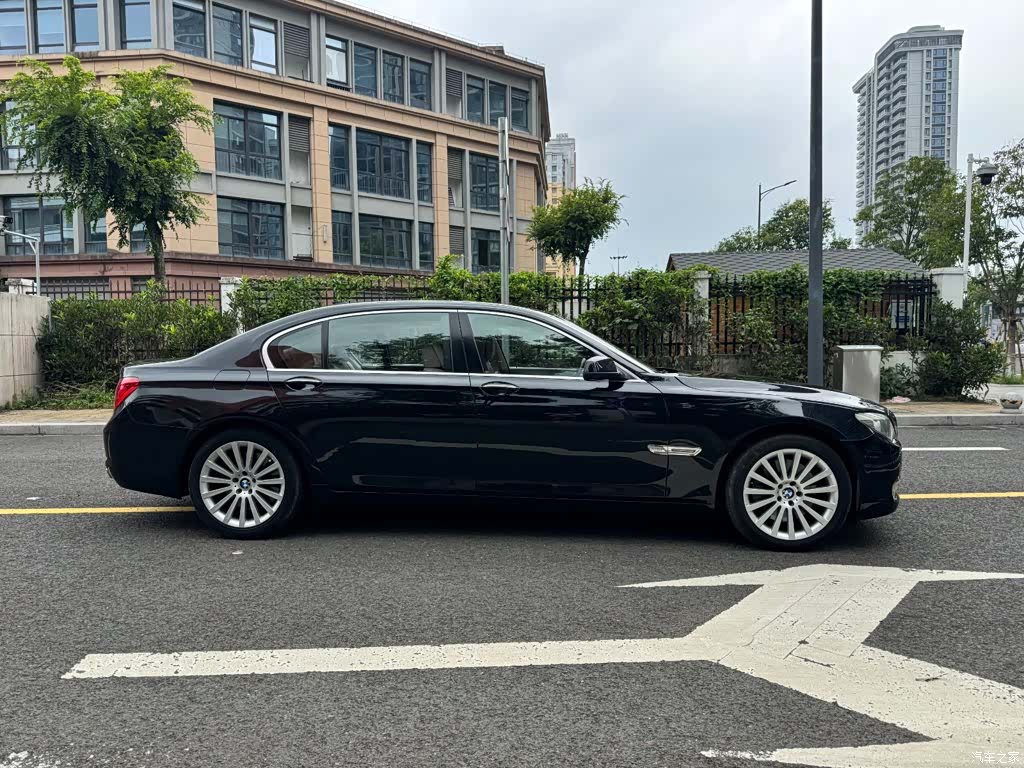 BMW 7 Series, 2011 7