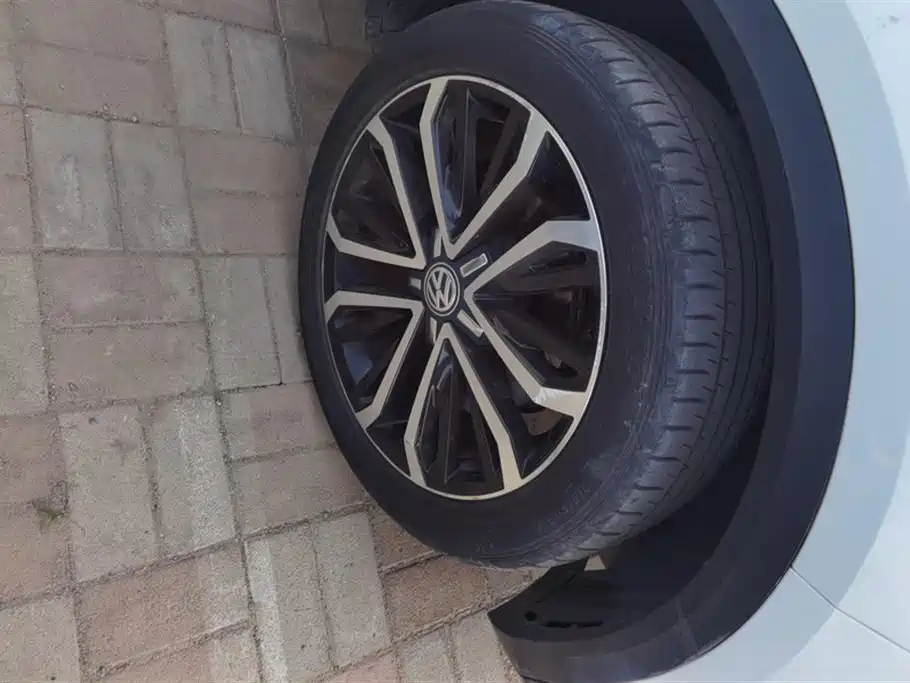 Volkswagen T-ROC exploring Songs