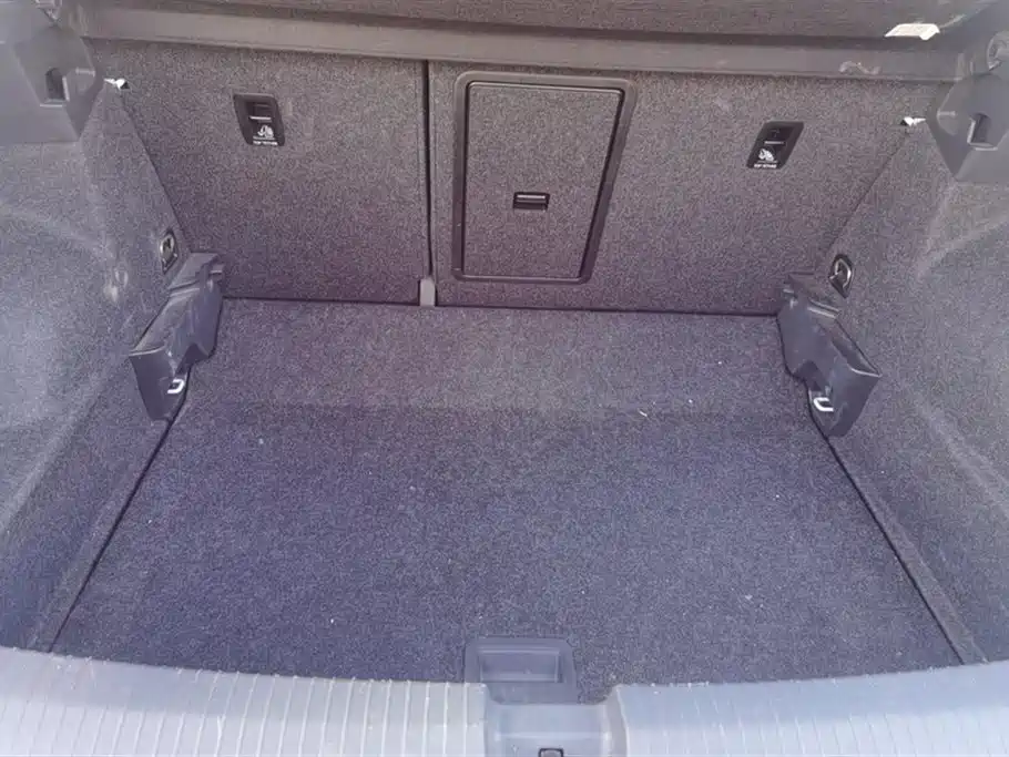 Volkswagen T-ROC exploring Songs