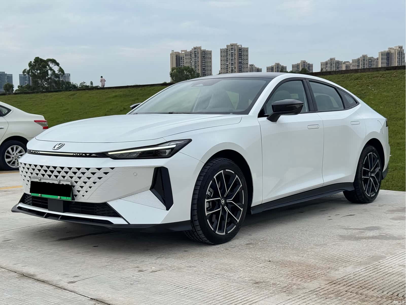 Changan UNI-V, 2024 1
