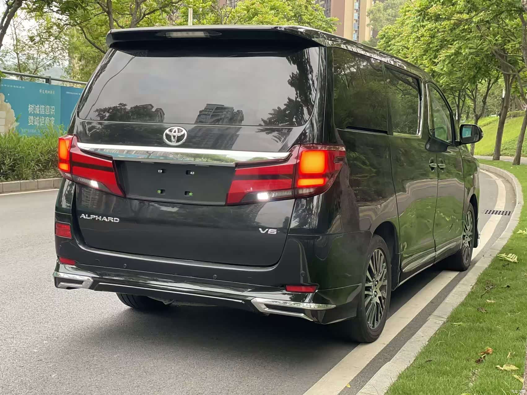 Toyota Alphard, 2014 4