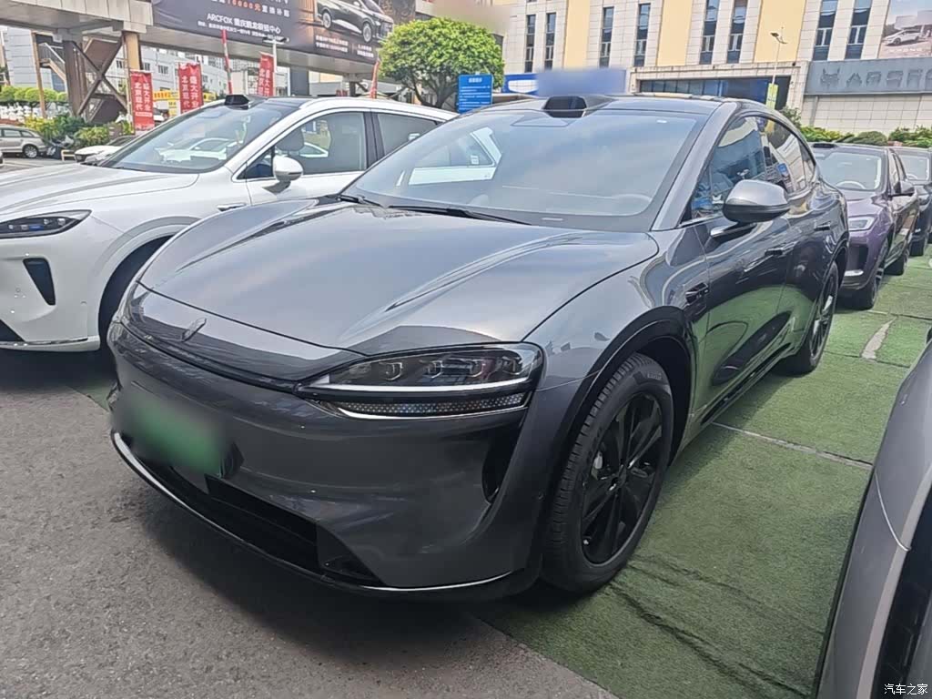 Luxeed R7, 2025 1