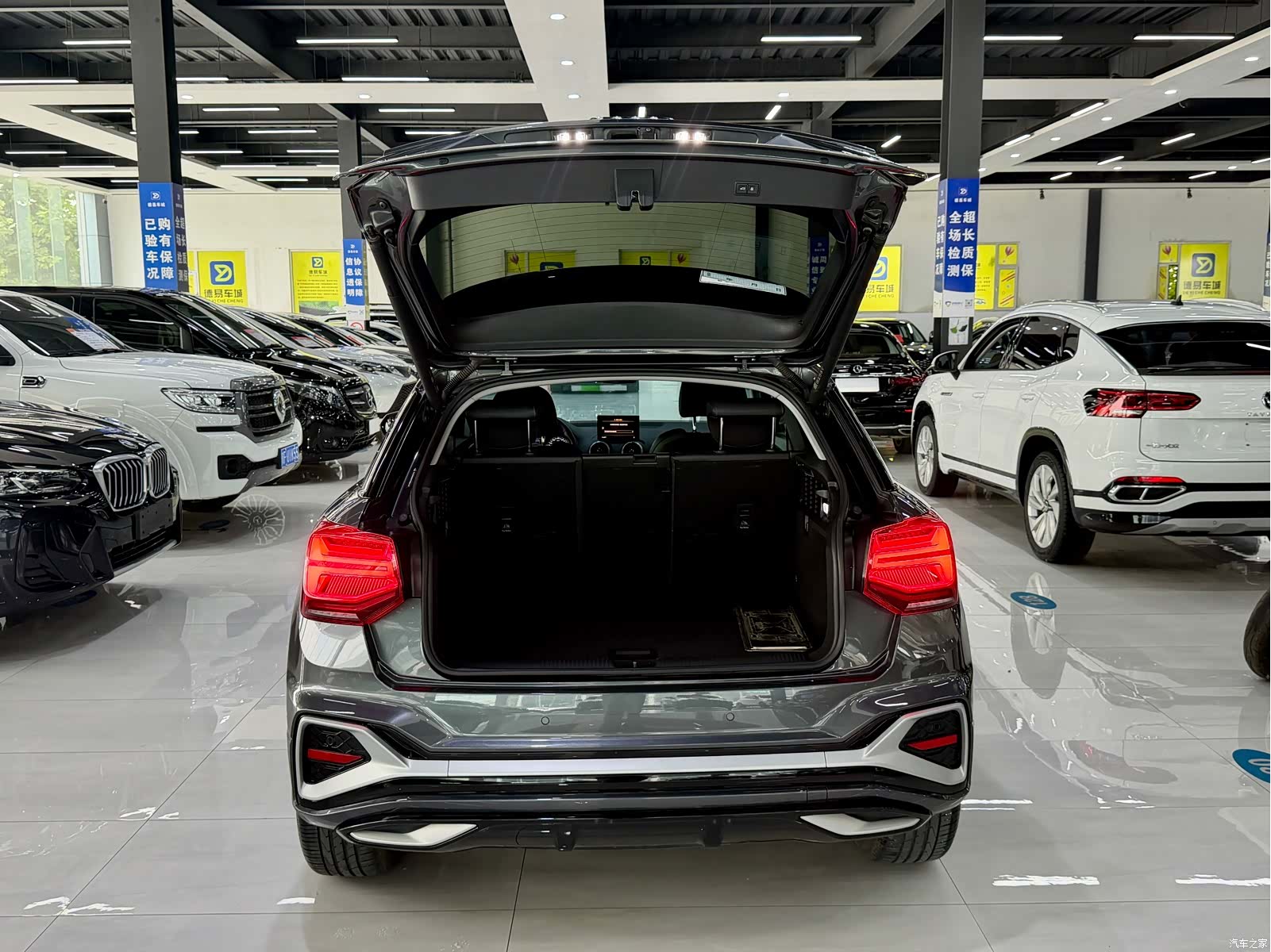 Audi Q2L, 2023 13