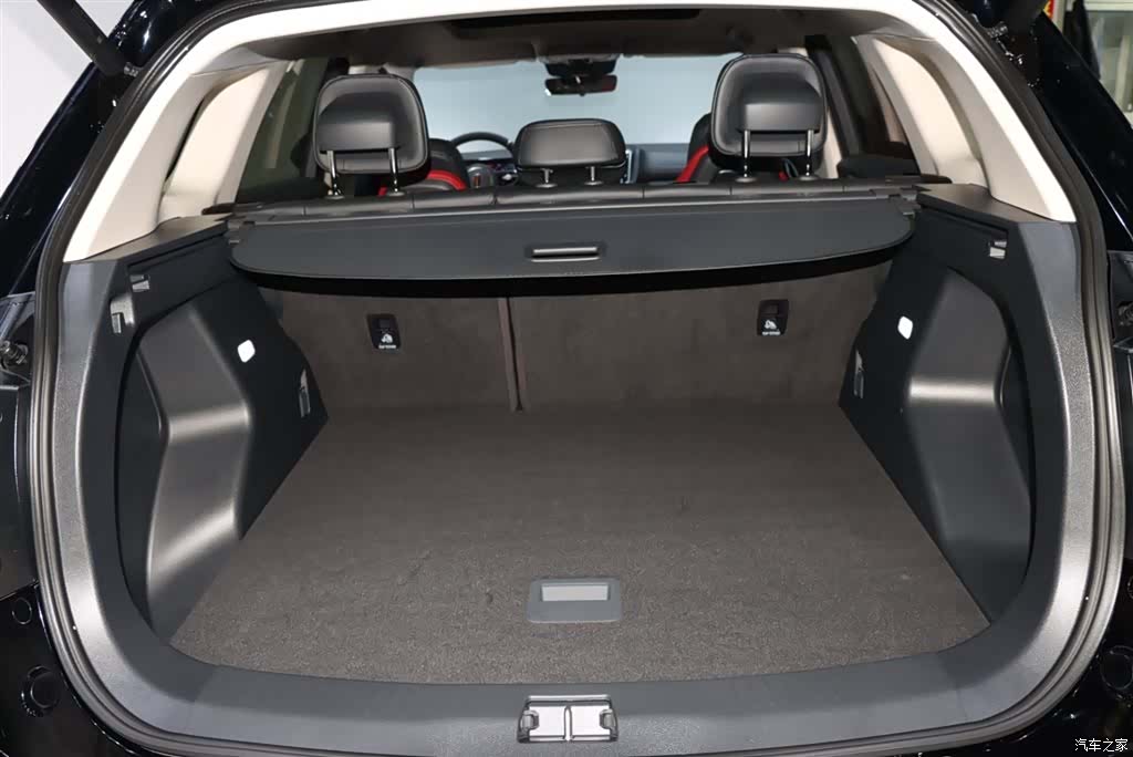 Hongqi HS3, 2025 17