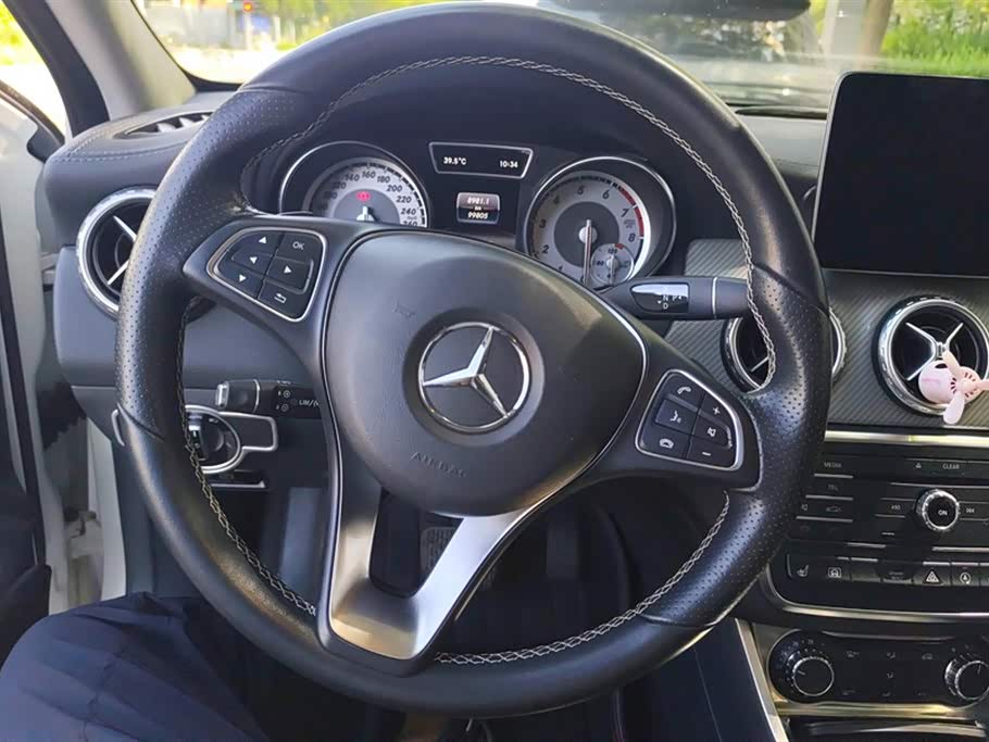 Mercedes-Benz GLA Mercedes-Benz GLA