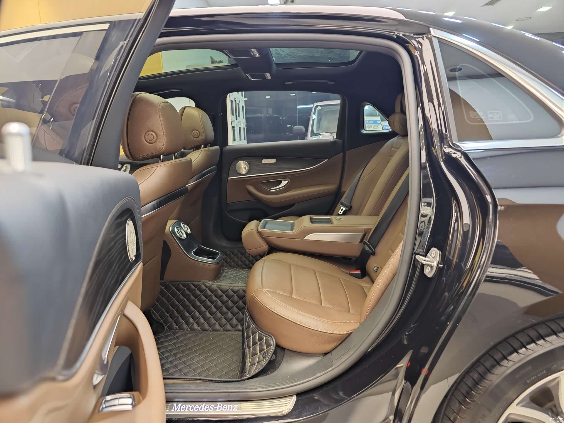 Mercedes-Benz E-Class, 2023 23