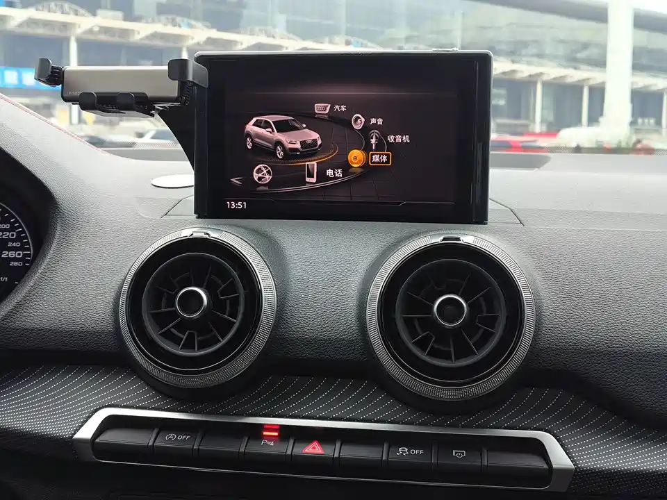 Audi Q2L Audi Q2L