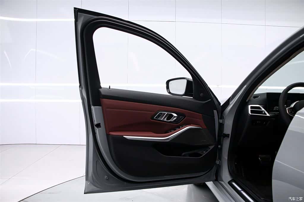 BMW 3 Series, 2025 11