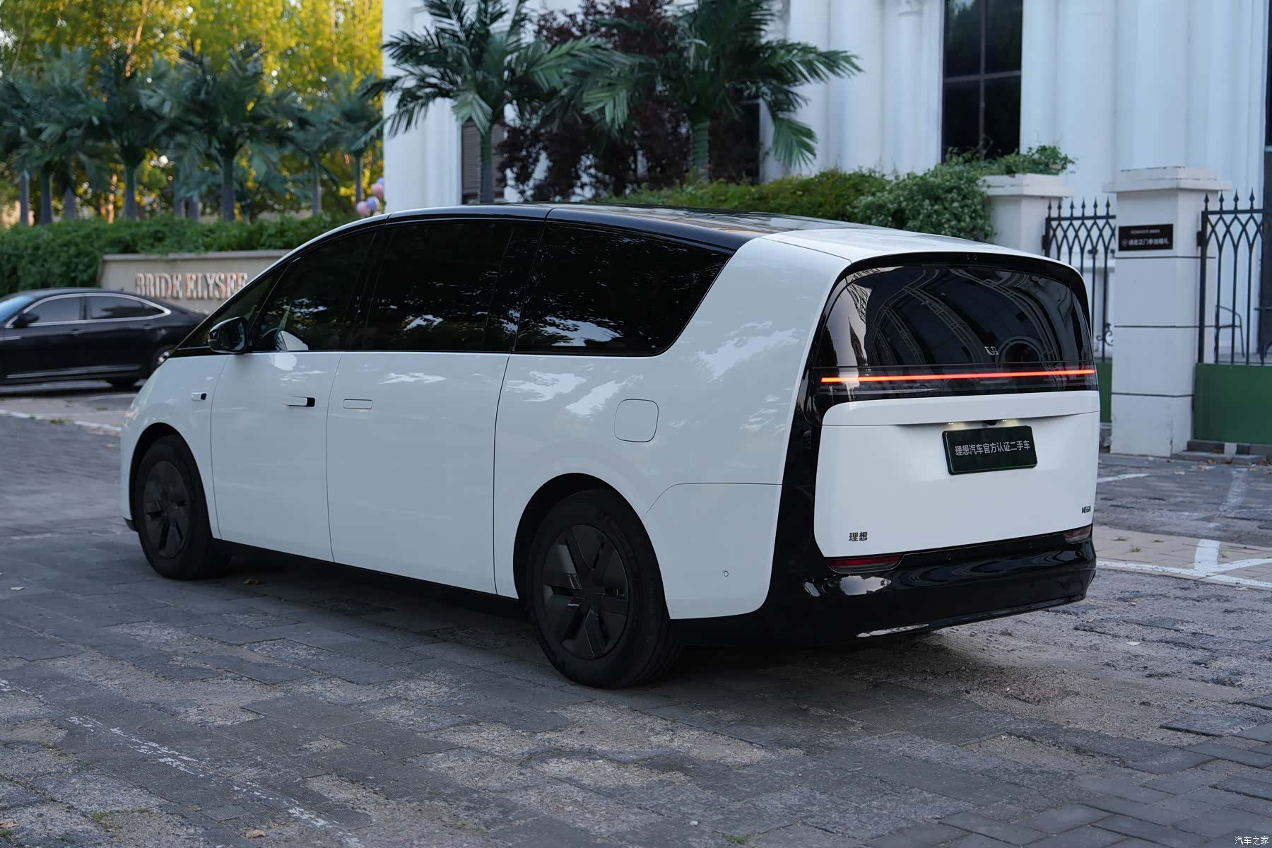 Li Auto MEGA, 2024 7