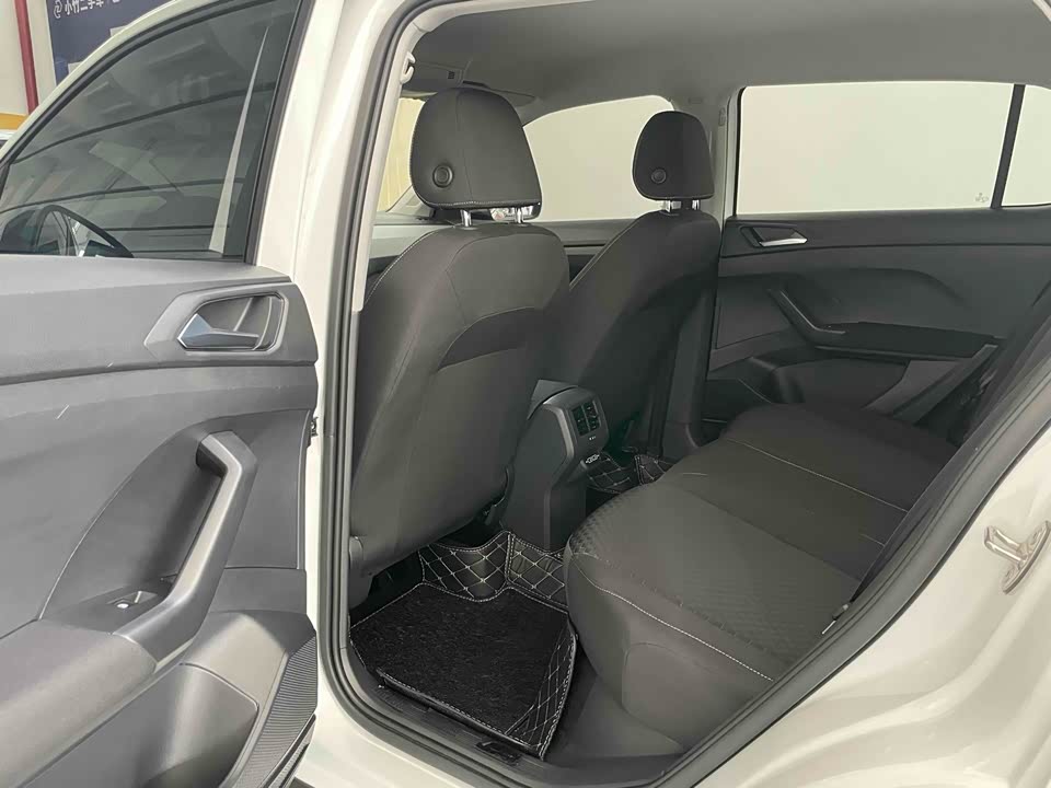 Volkswagen Exploring the shadow