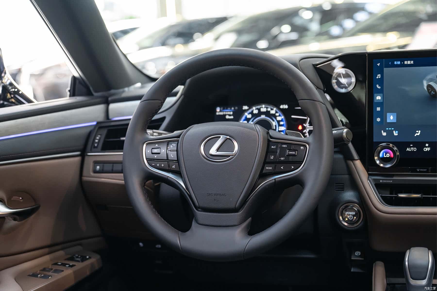 Lexus ES, 2025 14