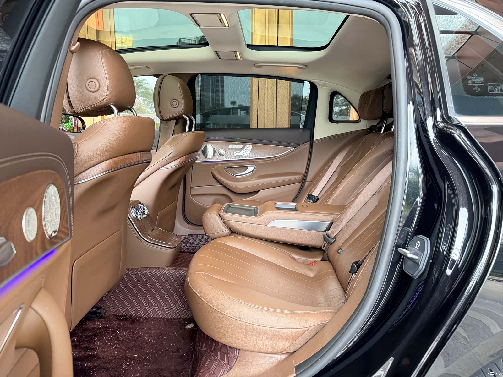 Mercedes-Benz E-Class, 2022 11