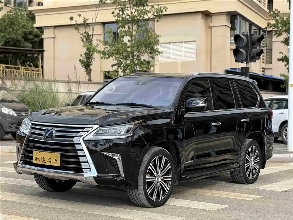 Lexus LX
