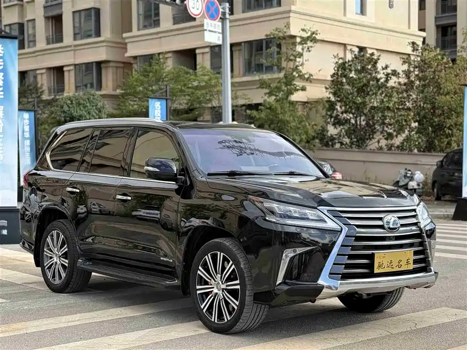 Lexus LX