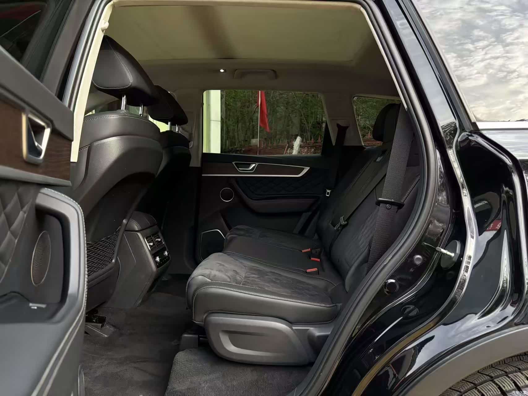 Hongqi HS7, 2023 16