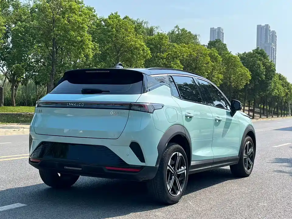 Lynk & Co 06 EM-P
