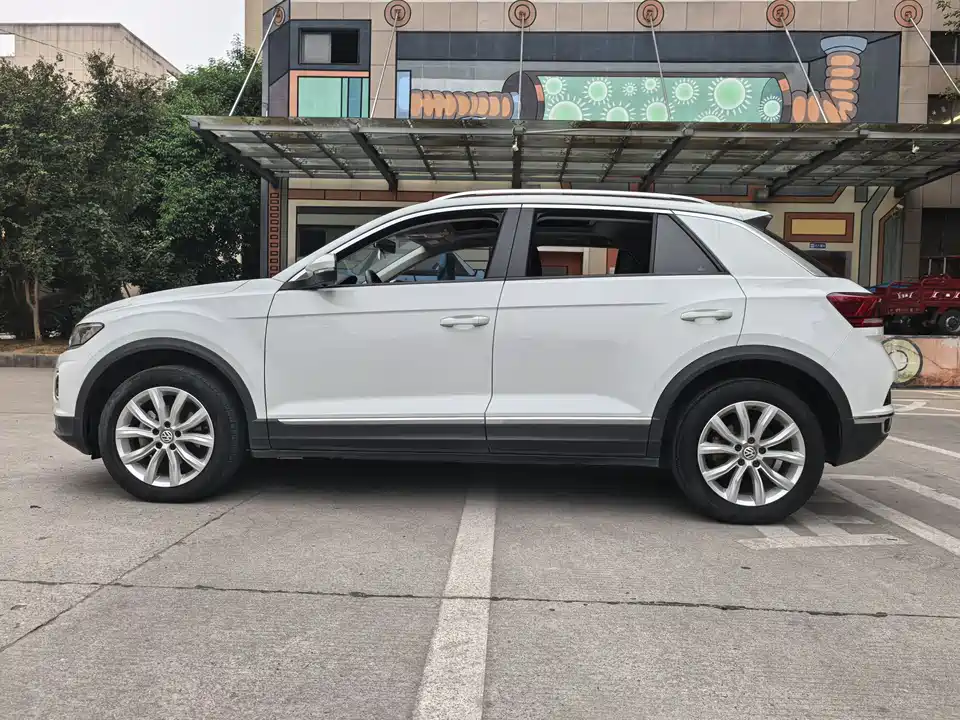 Volkswagen T-ROC exploring Songs