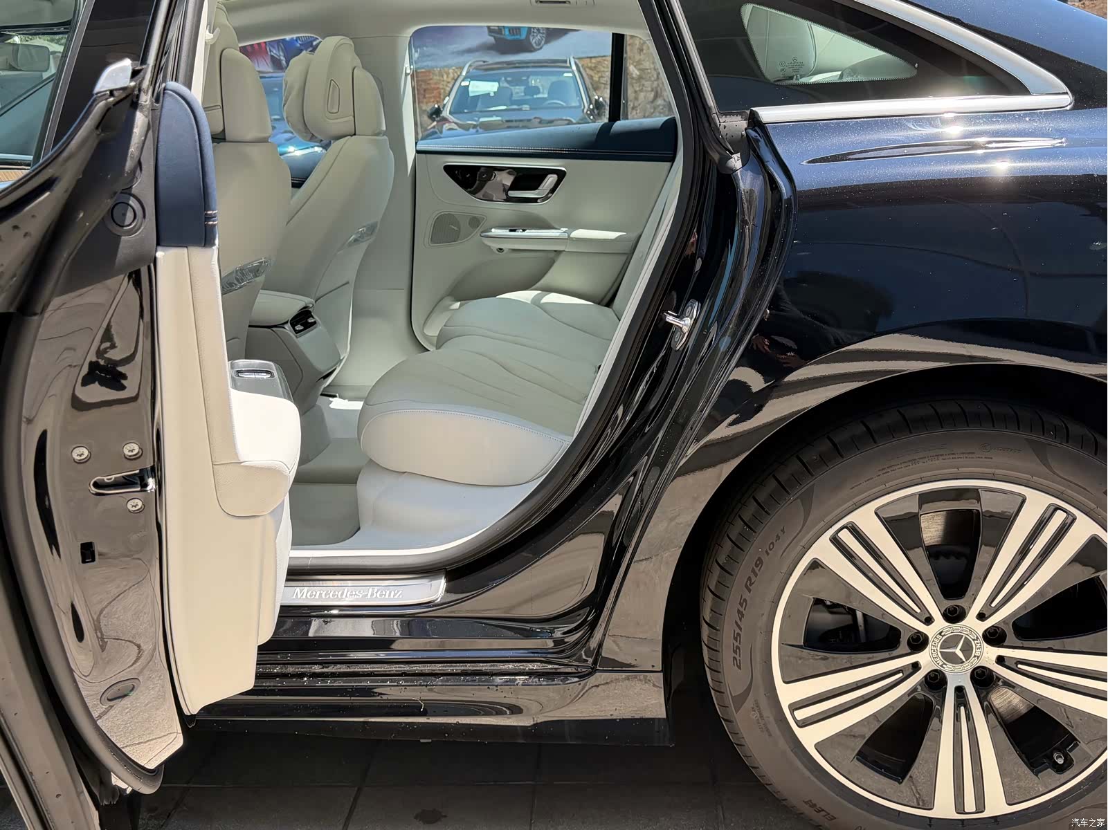 Mercedes-Benz EQE, 2025 9