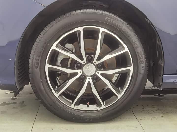 BYD Song MAX 2017 1.5T АКПП zhi lian Люкс 7 seats