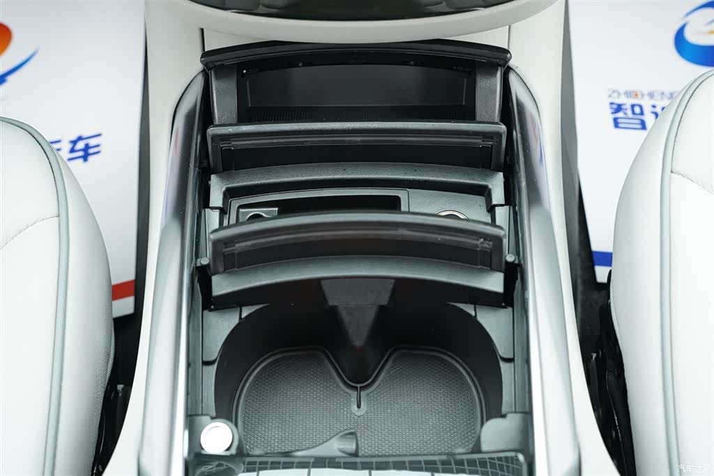 Mercedes-Benz R-Class, 2016 22