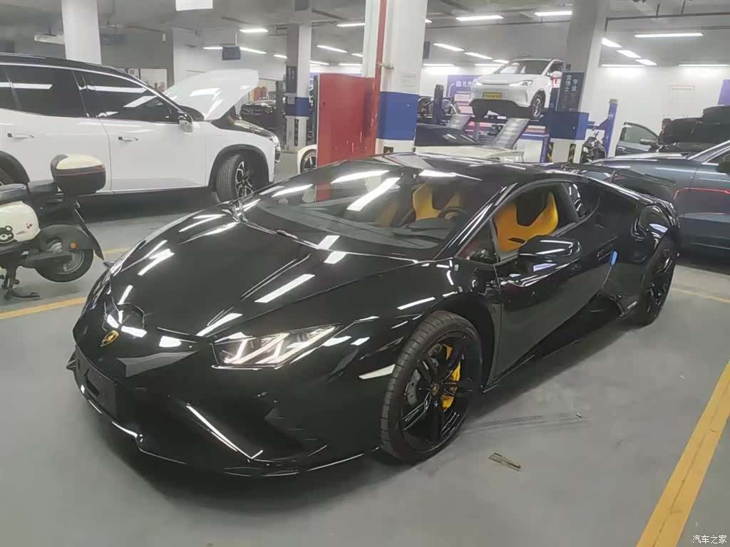 Lamborghini Huracán, 2023 1