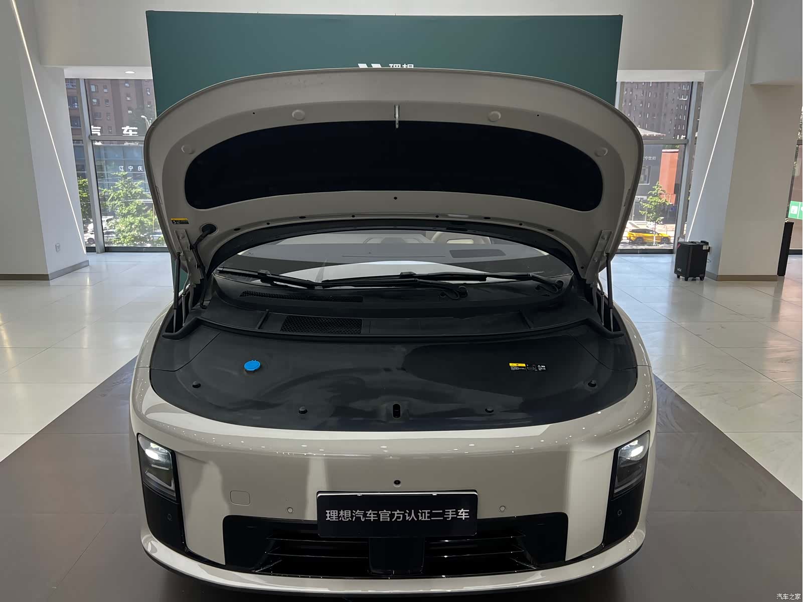 Li Auto i8, 2025 13