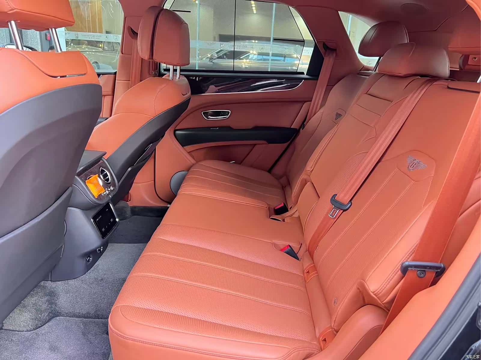 Bentley Bentayga, 2021 8