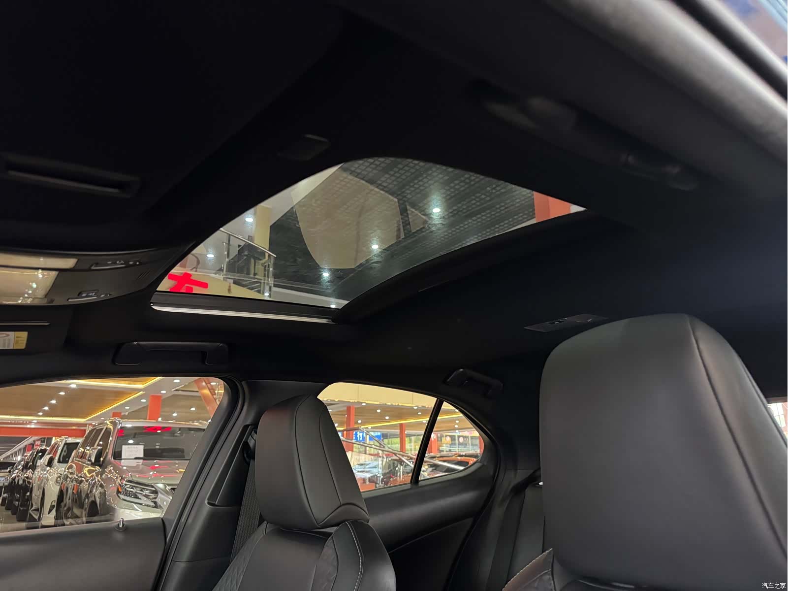 Lexus UX, 2019 9