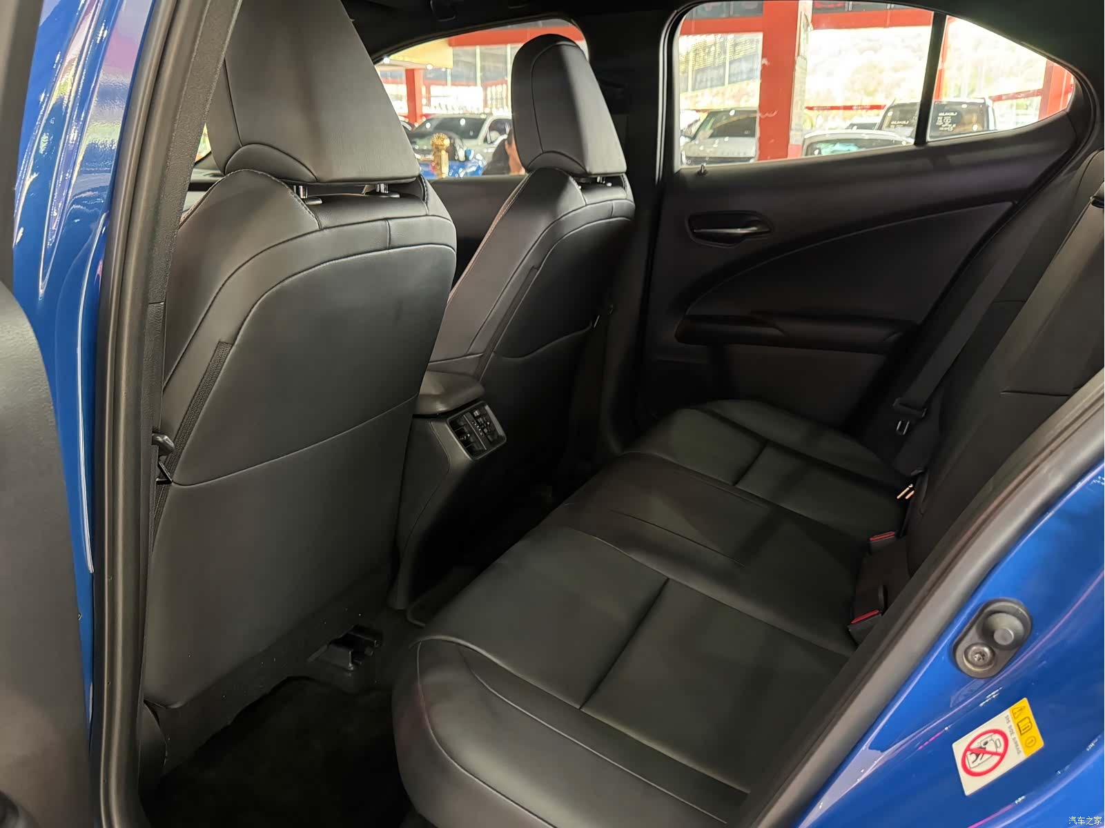 Lexus UX, 2019 13