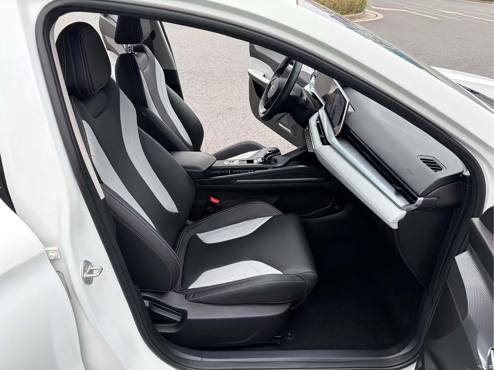 Geely Binray, 2024 11
