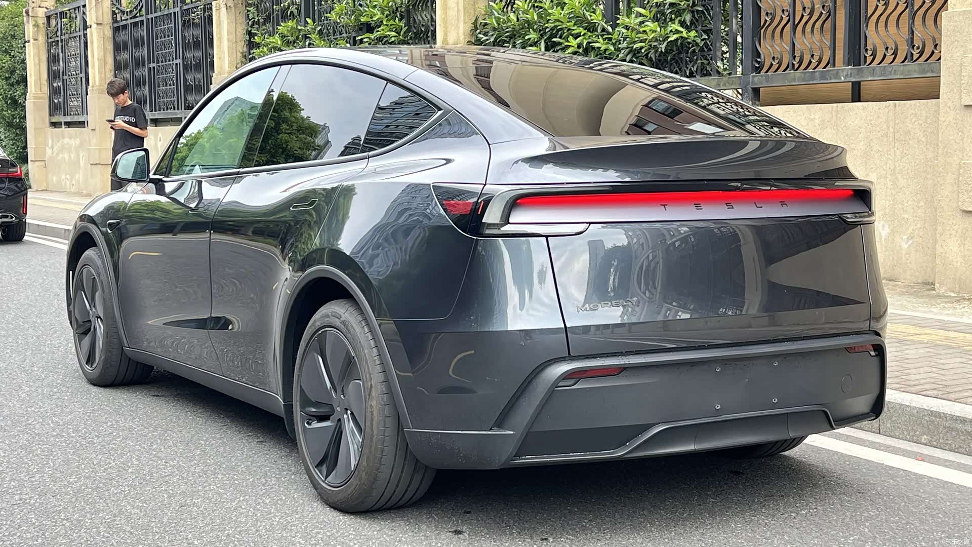 Tesla Model Y, 2025 4